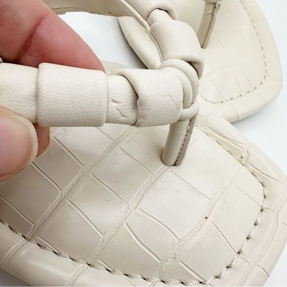 Circus By Sam Edelman Jacinda Ivory Low-Heeled Embossed Thong Sandals Sz 5.5M - Picture 10 of 13